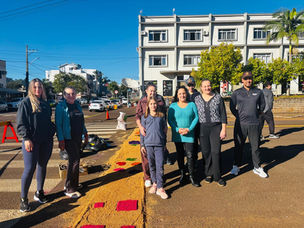 Câmara de Vereadores participa da confecção de tapetes para Corpus Christ