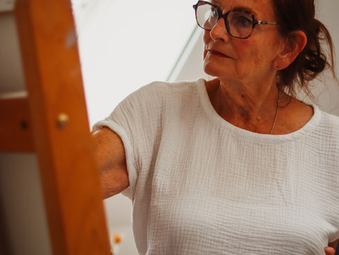 De vrouw achter de schilderijen: een fotoshoot