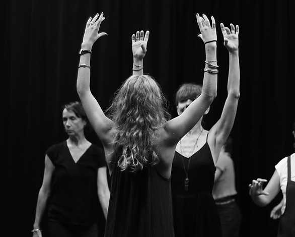 Danseuses en représentation lors d'un atelier du Forum