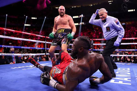 Tyson Fury vs. Deontay Wilder 3 Wilder Knocked against the ropes