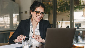 How to Celebrate Employee Work Anniversaries