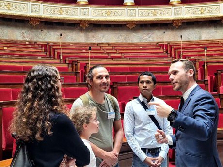 RETOUR À L'ASSEMBLÉE NATIONALE