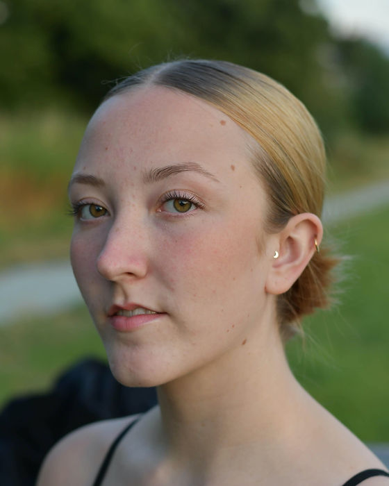headshot 2_edited.jpg