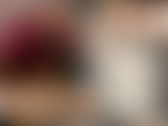 Loodgieter Anouar toont Jackery 2000 Ultra thuisbatterij met 4 kWh opslagcapaciteit in plug-and-play opstelling.