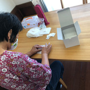 軽作業に取り組んでいます。