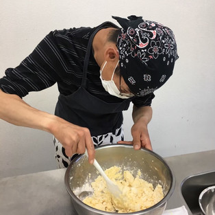 クッキー作っています。