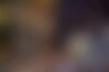 No Brasil, Dua Lipa assiste FlaFlu e samba com Sabrina Sato