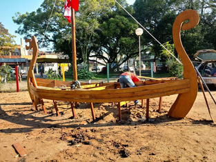 Barco viking começa a tomar forma na Praça Honorato