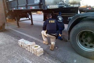 Polícia Civil apreende 50 quilos de crack em fundo falso de caminhão