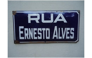 Pedintes irritam comunidade na Rua Ernesto Alves