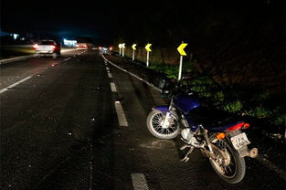 Motociclista fica ferida em acidente na rótula da RSC-287