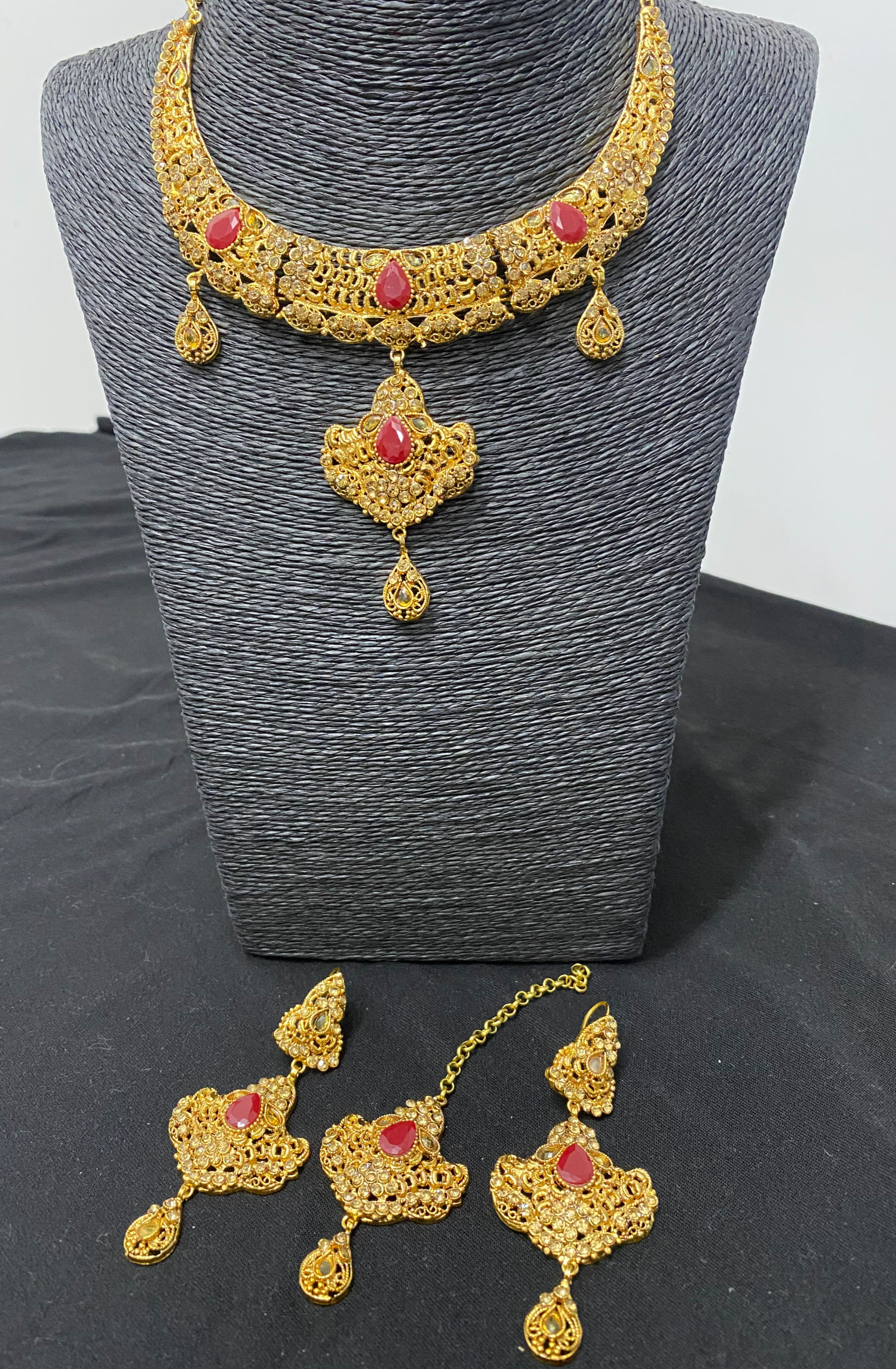 Royal Red Teardrop Gold Necklace & Earring Set