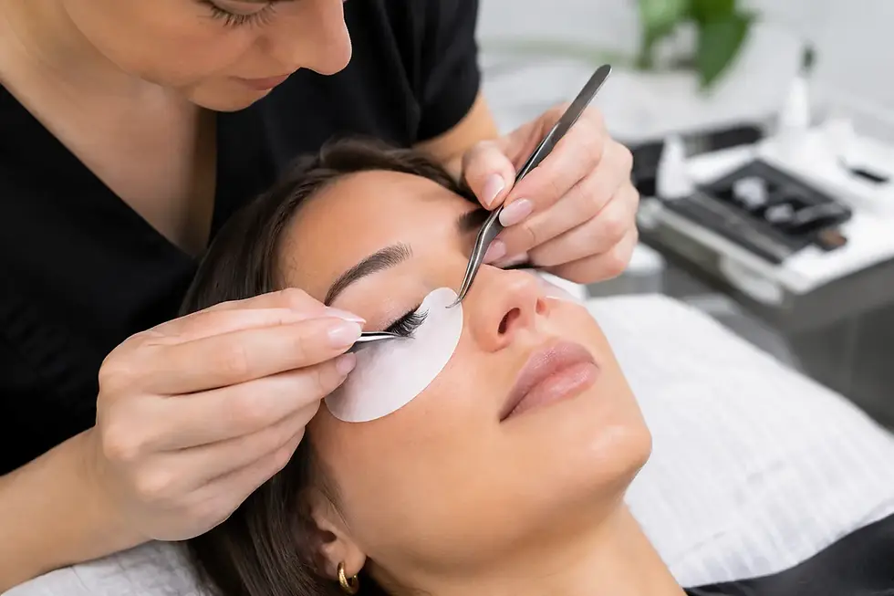 Wimperextensions voor rechte wimpers: wat werkt?