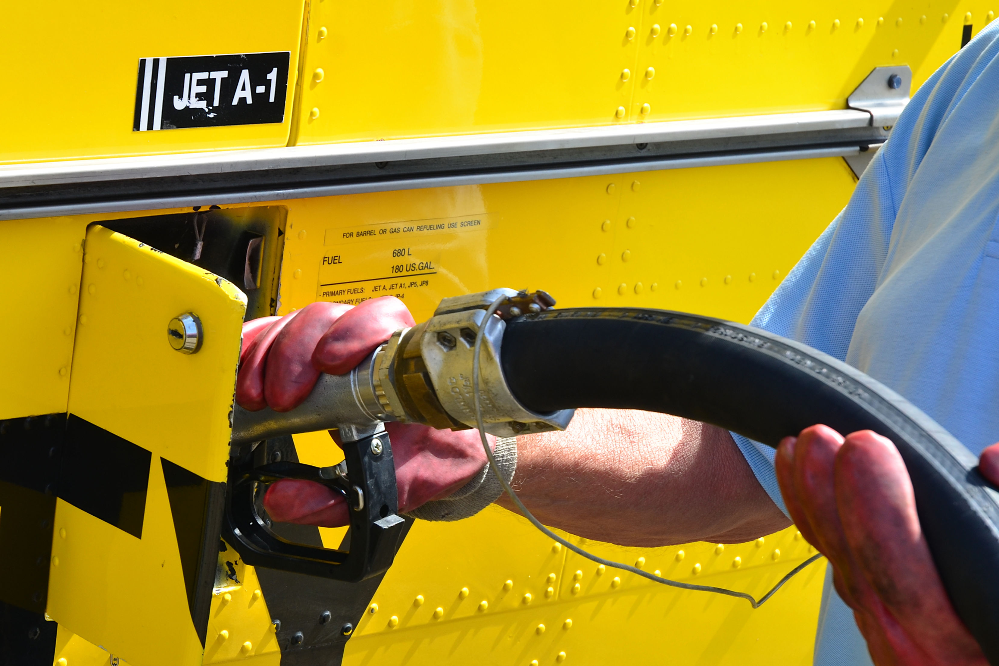 Керосин в аэропорту