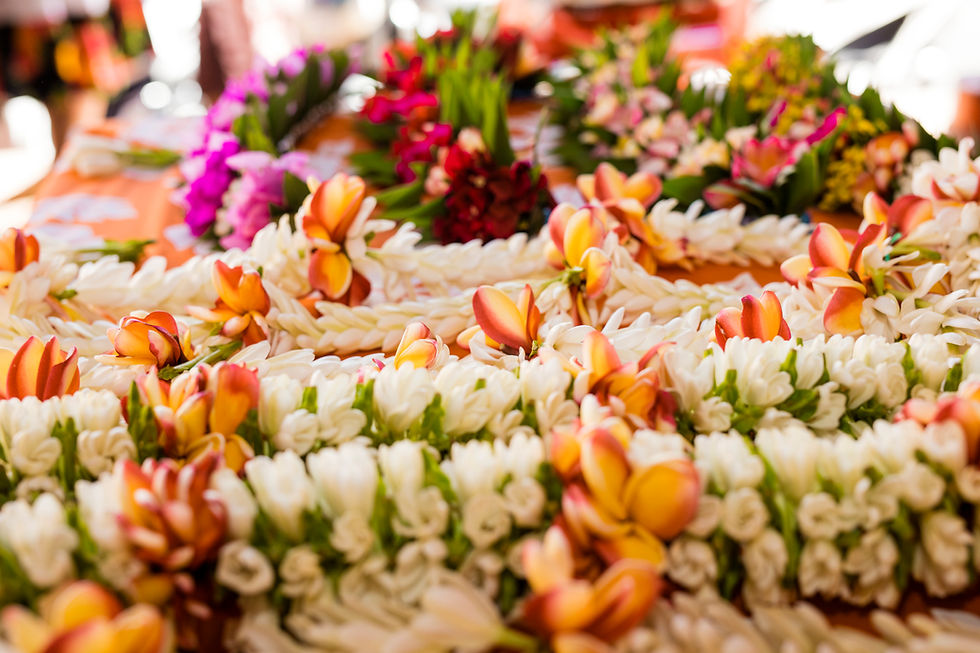 Flower crowns with the emblematic Tiare Tahiti - Photo credit © Grégoire Le Bacon.