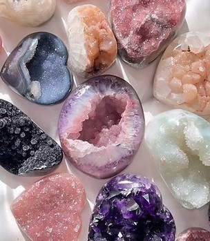 Tornar-se um Cristaloterapeuta pode oferecer uma….jpeg