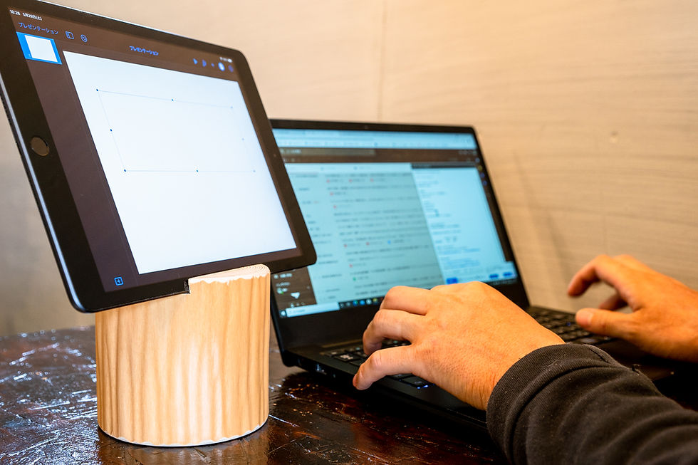 Thumbnail: Forest log stand "SHIBORI" / smartphone / tablet stand