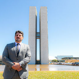 A Força que Move Votos: Como Marcos Do Val Pode Decidir a Eleição Capixaba
