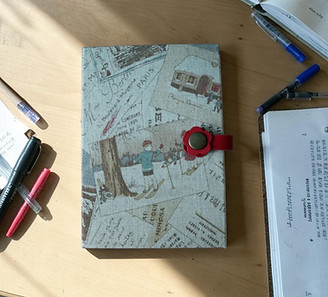 Devant carnet-Photoroom.jpg