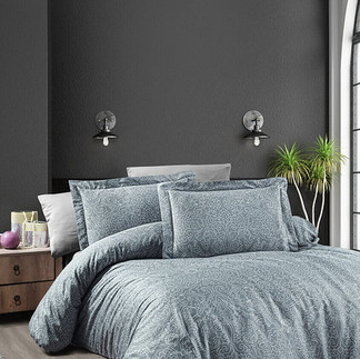 Komplet pościeli z satyny bawełnianej premium o gładkiej strukturze, idealny do sypialni w stylu minimalistycznym.