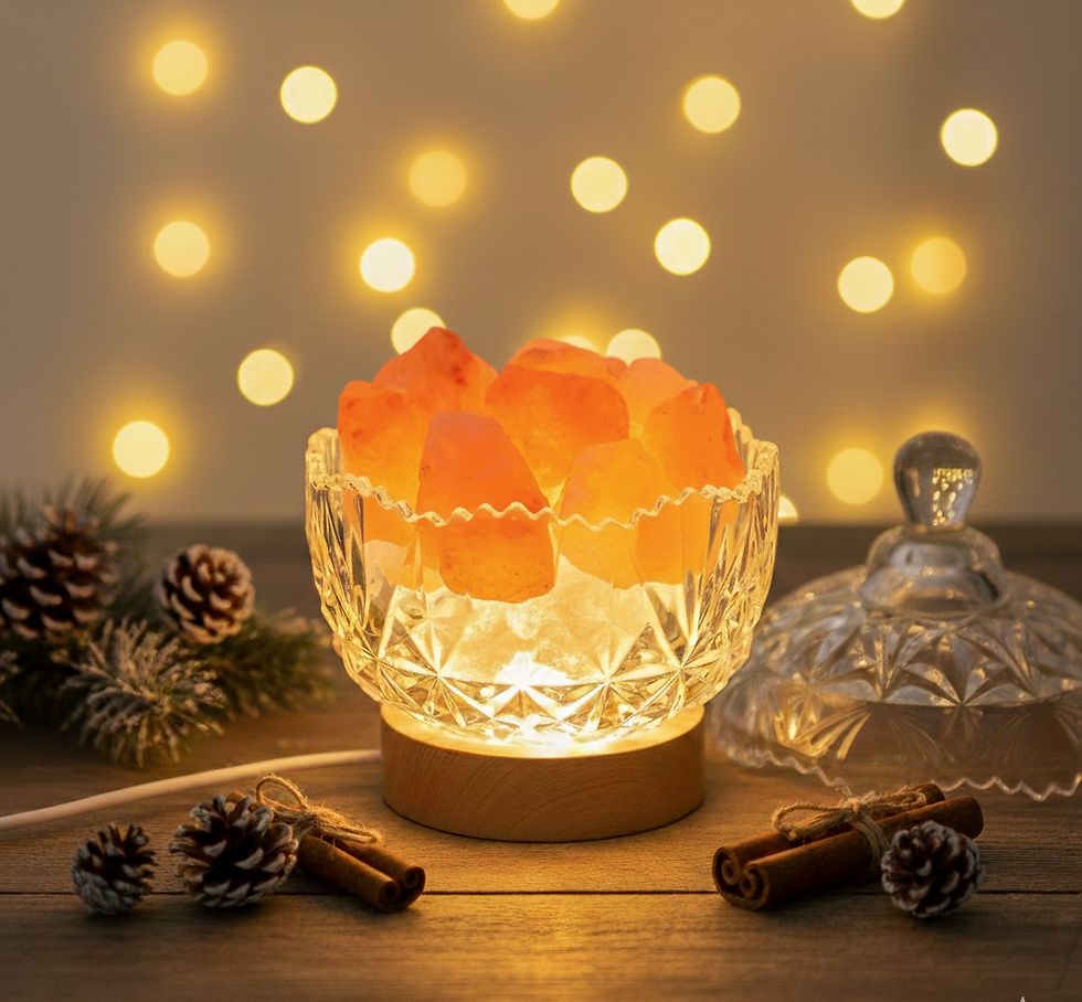 Dyfuzor Crown Cup z pomarańczowym kryształem na podświetlanej bazie w świątecznej, zimowej scenerii