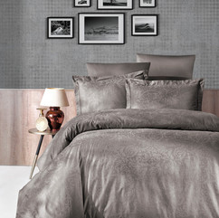 żakardowa pościel w kwiaty, brązowa pościel, elegancko wygląda