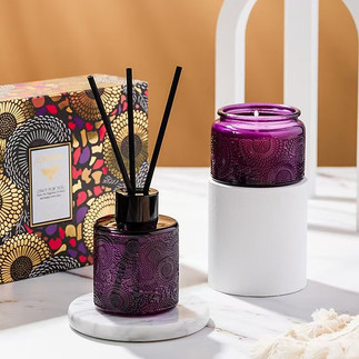 Ultradźwiękowy dyfuzor zapachowy uwalniający kojącą mgiełkę lawendy, obniżający poziom stresu przed snem