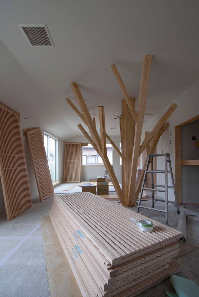 ことのは保育園 建具塗装中。