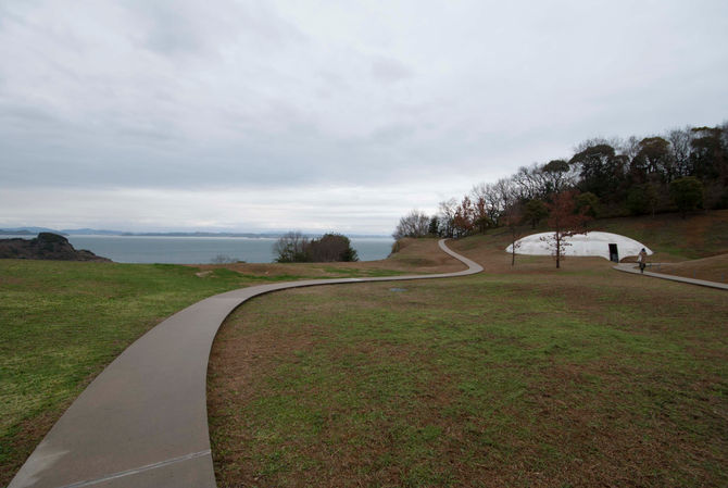 豊島美術館。