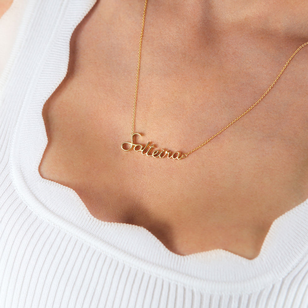 Woman wearing Solteira in Gold