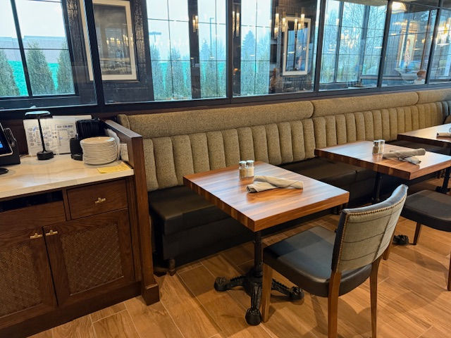 Noble Bar & Restaurant