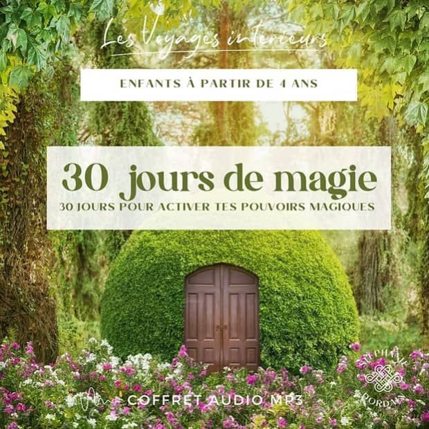 Porte magique au milieu d'une forêt enchantée