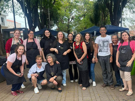 Feira “Arte na Garagem” movimenta a Praça do Rosário neste sábado com arte, gastronomia e ações especiais pelo Dia do Poeta e Outubro Rosa