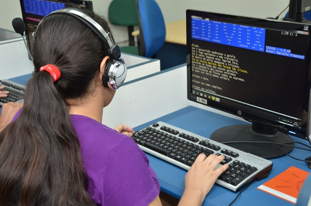 A INCLUSÃO DOS COMPUTADORES EM SALA DE AULA PARA ALUNOS COM DEFICIÊNCIA VISUAL.
