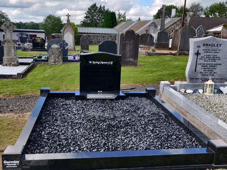 OG Design Headstone & Surround