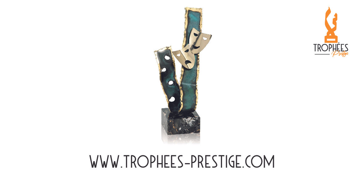 Trophée design théâtre finition laiton vert de gris