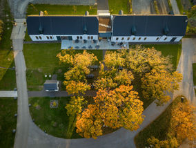 Der malerische Innenhof aus der Vogelperspektive