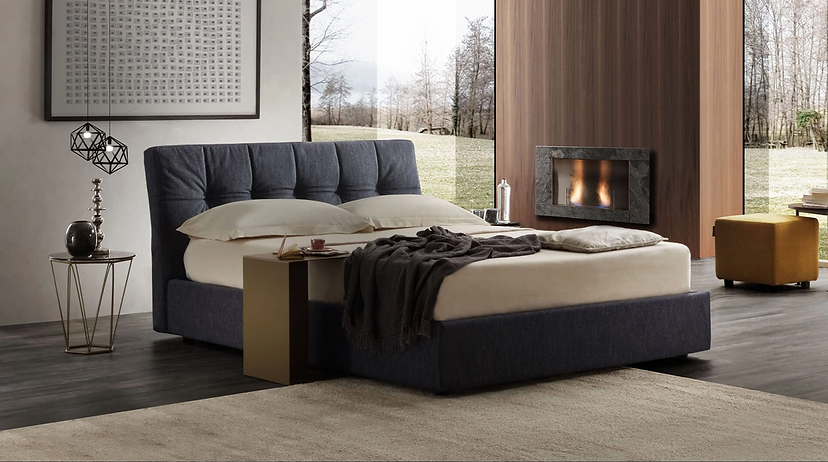 Detalhe da cama Square, com acabamento de alta qualidade e estilo contemporâneo, proporcionando conforto e estética.