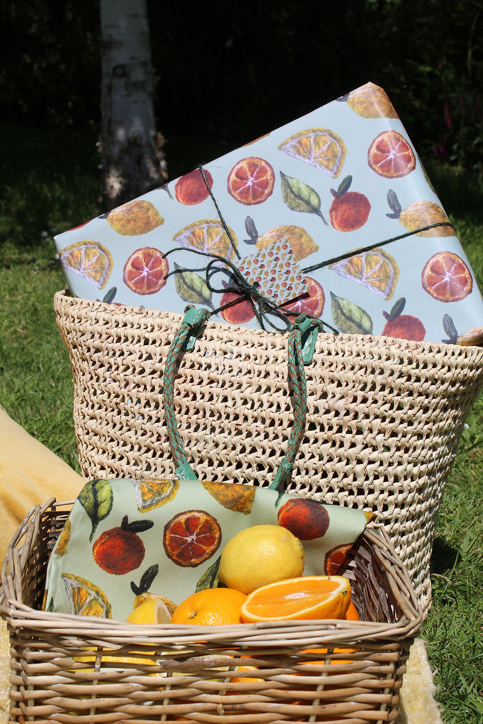 Thumbnail: Citrus Summer Gift Wrap