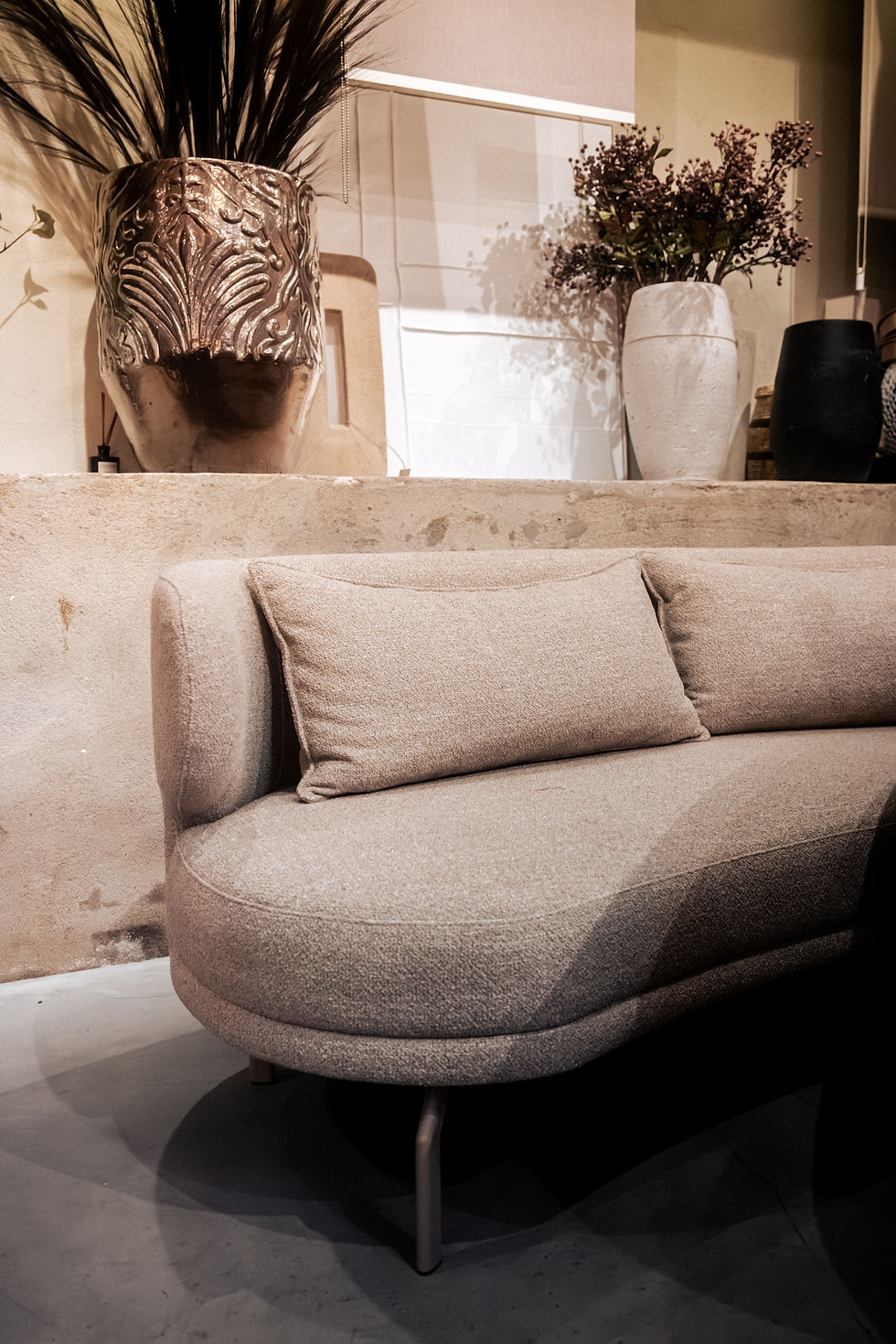Zithoek met bank en fauteuil bij Jill & Co