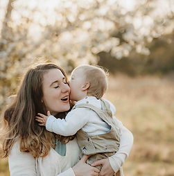 Familienfotografie-Momyandme-Outdoor-Selbstliebe-Sichtparkeit-Fotografie-Portrait-Frau11.j