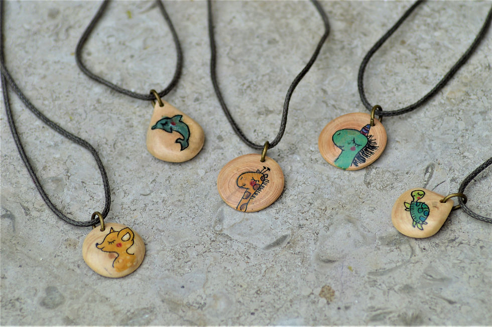 Miniature : Collier enfants en bois sculpté et peint à la main