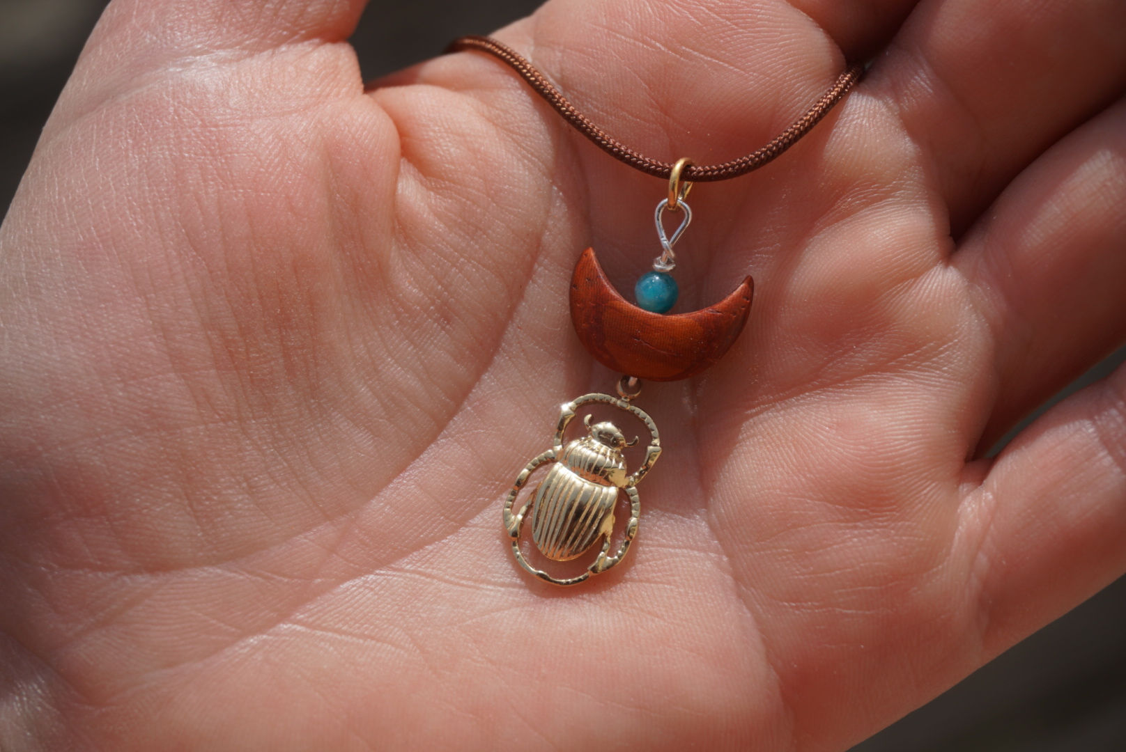 Collier " le scarabée et la lune "