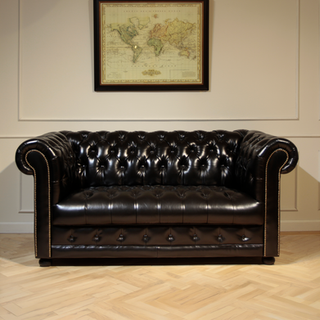 Chesterfield Sofa ブラック 2人掛け Chesterfield sofa 2人掛け ブラック(オイルレザー) | Home Park｜公式
