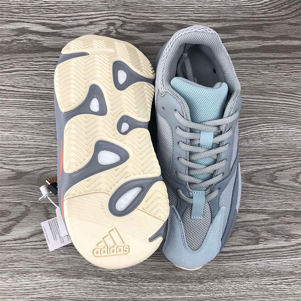 Miniatura: YEEZY BOOST 700