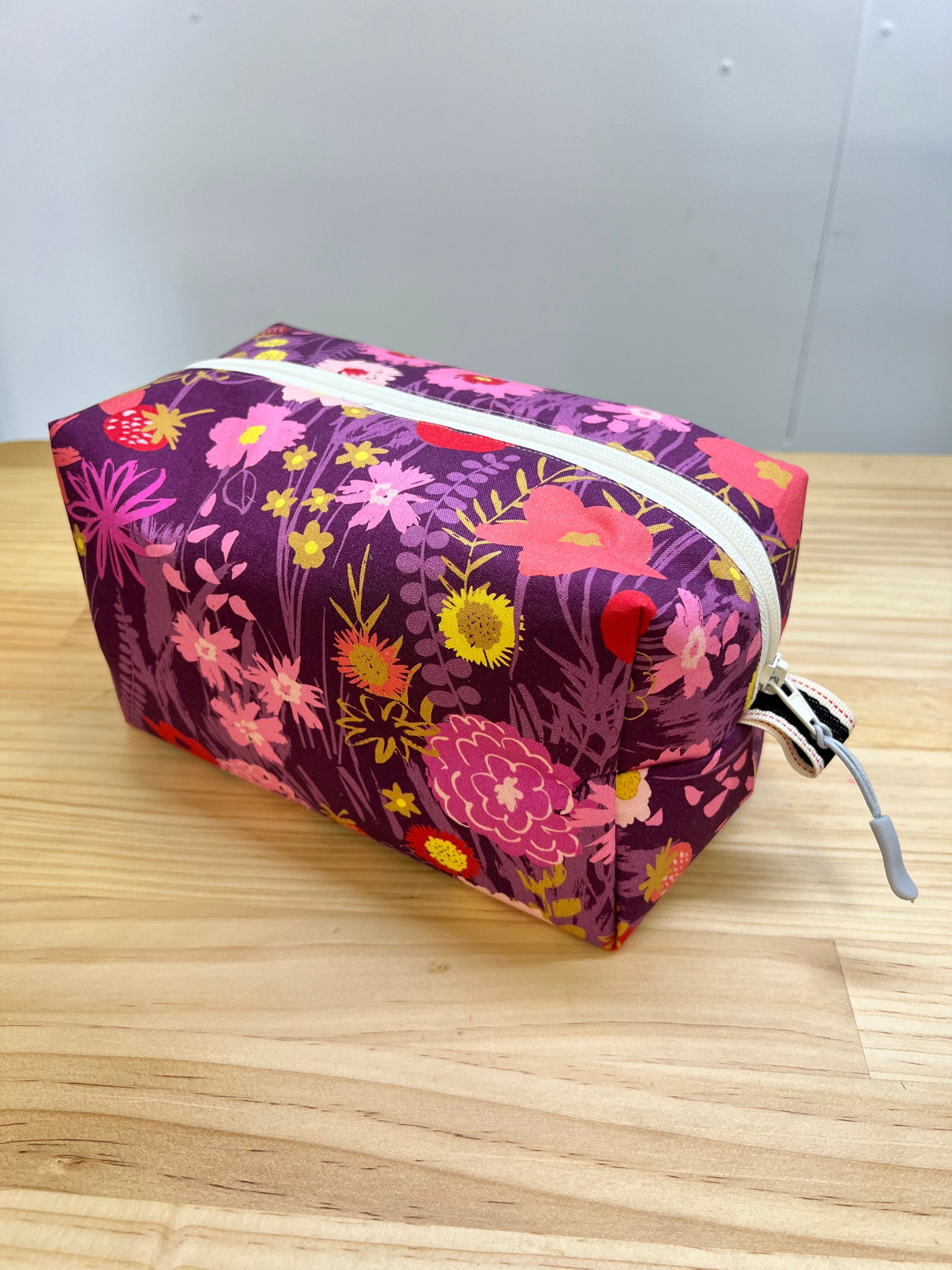 Toiletries bag - Purple flower print