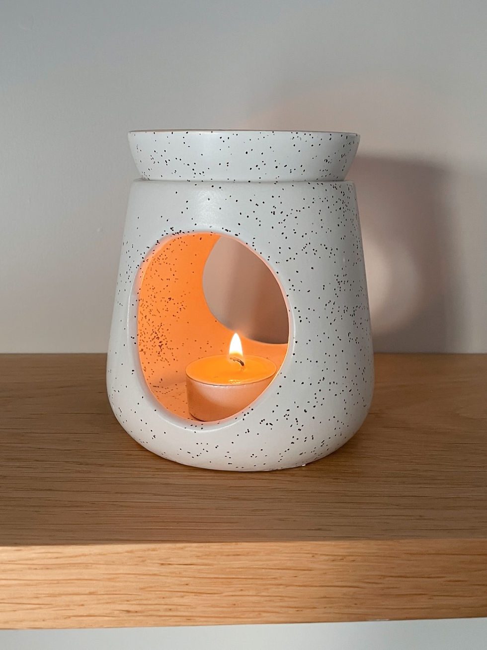 Thumbnail: a close up image of a Willow & Hawthorn ceramic wax melt / oil burner
