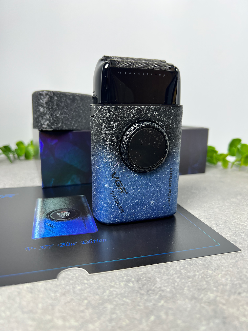 Прев'ю: Сіткова електробритва VGR V-377