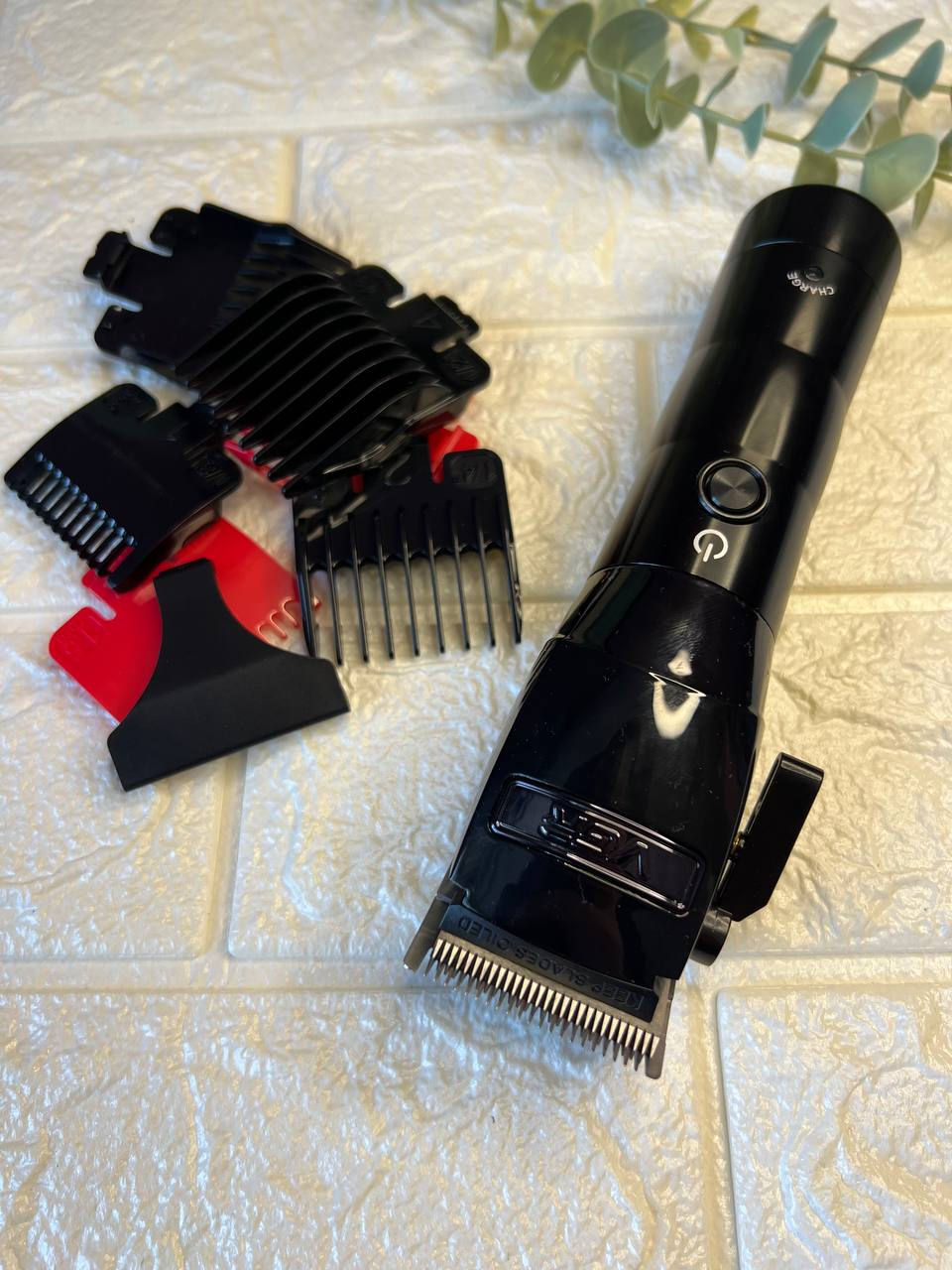 Прев'ю: Машинка для стрижки VGR Professional Premium Black (V-280-BL)