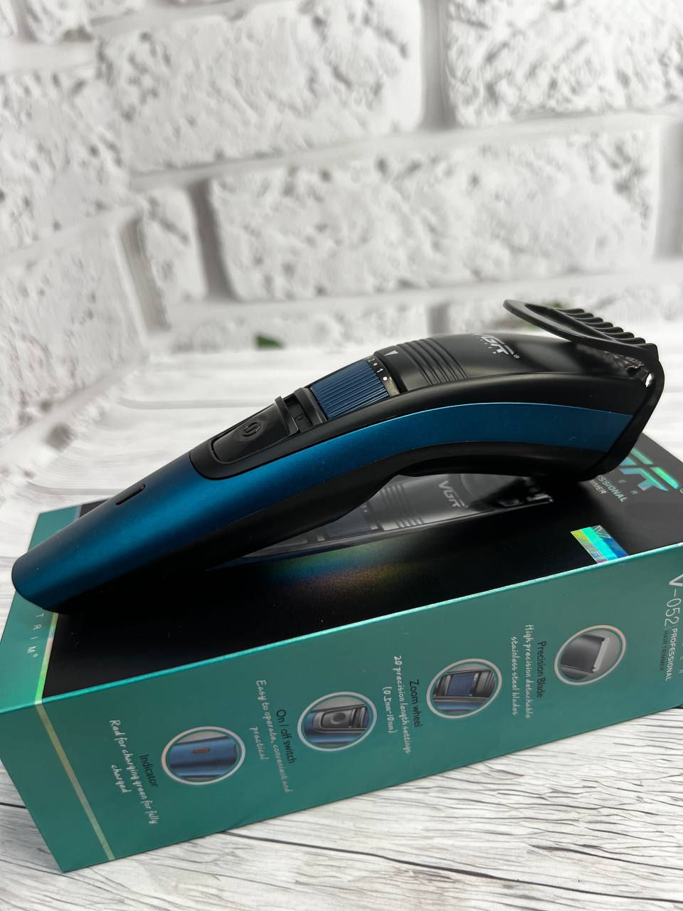 Прев'ю: Машинка для стрижки волосся бездротова VGR V-052 чоловіча акумуляторна